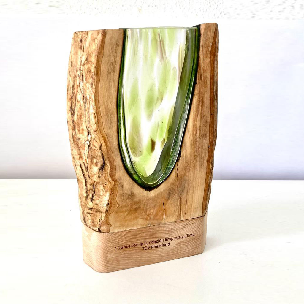 Trofeo Organic Wood para los premios de la Fundación Empresa y Clima by Simbolika Awards