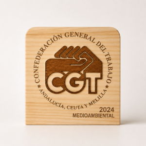 Trofeo de madera maciza con metal