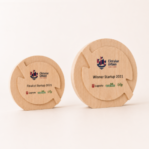 Trofeo de madera maciza Carving